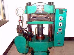 平板硫化機